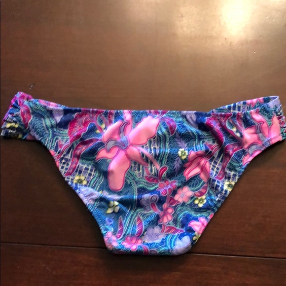 Victoria Secret small bikini bottoms - Picture 2 of 3